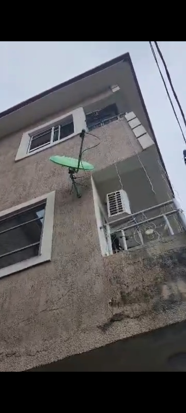 6 flats consisting of 2bedroom flats, 2 mini flats and 2 Selfcon for sale in PH